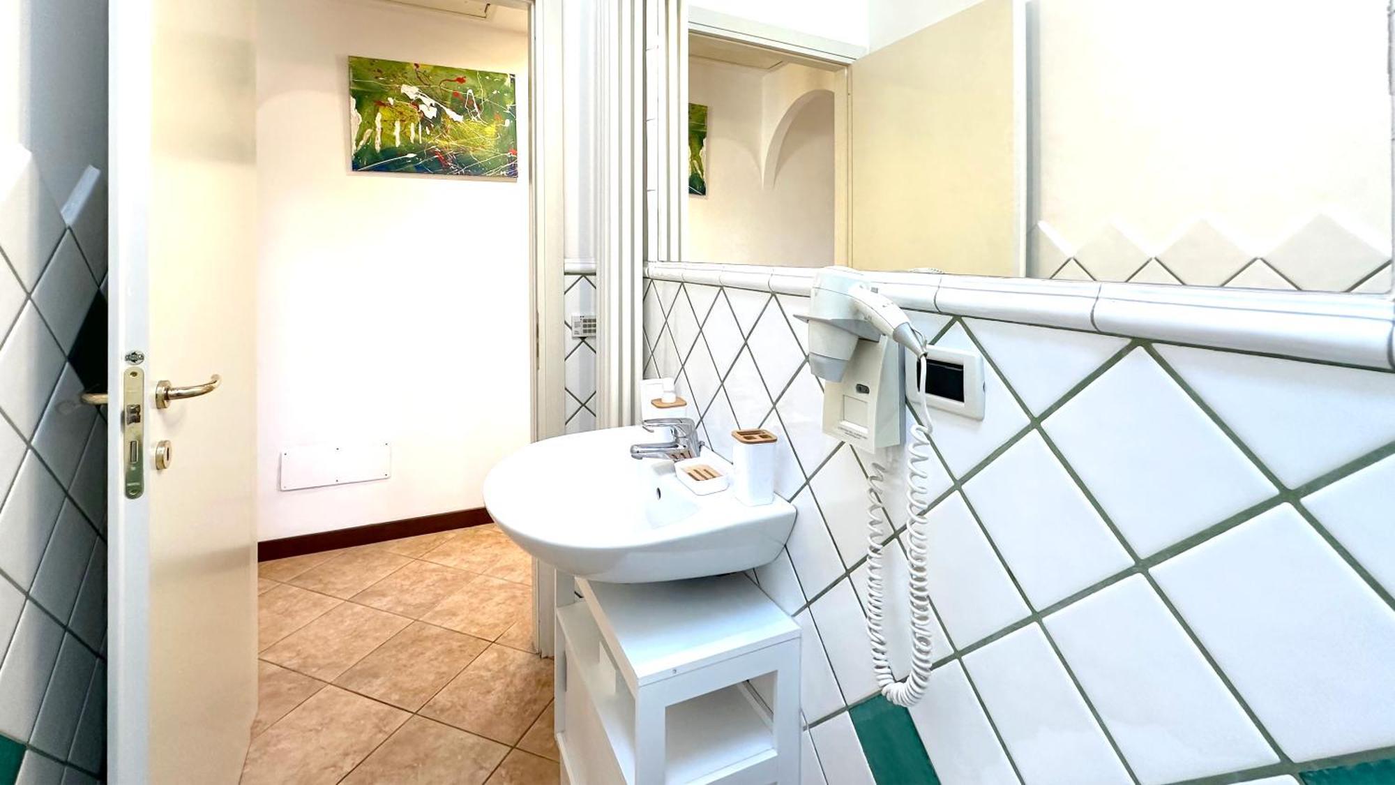 Int 4 - Suite Edoardo By Residence San Luca Bologna Bagian luar foto